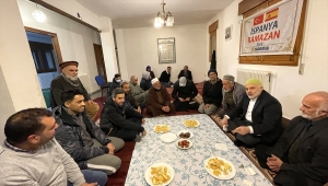 Sadakataşı Derneği Endülüs'te satın alınarak Müslümanlara devredilen camide iftar verdi
