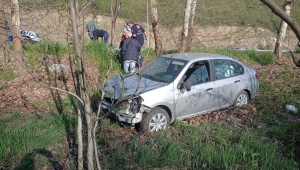 Samsun'da refüje çarpan otomobildeki 2 kişi yaralandı