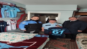 Tekirdağlı down sendromlu gencin Trabzonspor forması hayalini polisler gerçekleştirdi