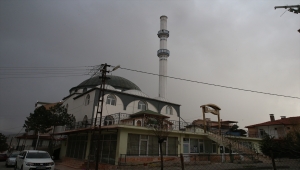 Tokat'ta etkili olan rüzgar çatıları uçurdu 