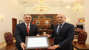 Toyota Türkiye, Sakarya Valiliğine 5 hibrit araç hibe etti