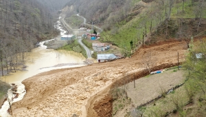 Trabzon'da heyelan sonucu 5 bina toprak altında kaldı