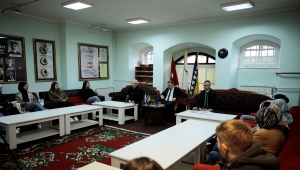 Türkiye Diyanet Vakfı ve DİTİB, Bosna Hersekli öğrencilere bayram harçlığı dağıttı