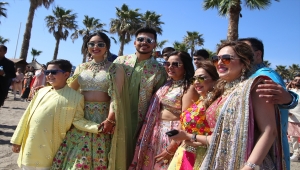 Üç gün üç gece süren "masalsı" Hint düğünleri salgın sonrası yeniden başladı