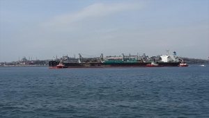 Yük gemisi Haydarpaşa Limanı'nda karaya oturdu 