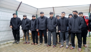 Yunanistan'ın yarı çıplak geri ittiği düzensiz göçmenlere Türkiye merhamet gösterdi