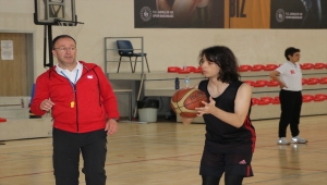 Zonguldak'ta genç basketbolcular "şut kampı"nda atışlarını geliştirdi