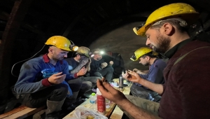 Zonguldak'ta maden işçileri ilk sahurlarını yerin metrelerce altında yaptı 