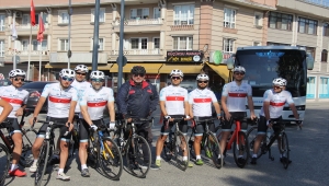 19 Mayıs için Kocaeli'den Samsun'a pedal çeviren bisikletçiler Düzce'ye vardı