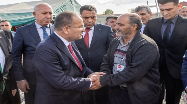 Adalet Bakanı Bekir Bozdağ şehit ailesine taziye ziyaretinde bulundu