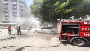 Adana'da park halindeki araçta yangın çıktı