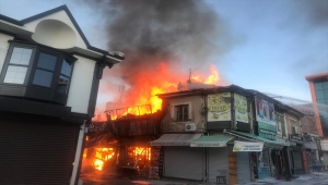 Afyonkarahisar'da çıkan yangında 15 iş yeri kullanılamaz hale geldi 