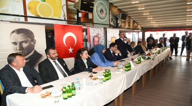 AK Parti Grup Başkanvekili Bülent Turan, Çanakkale'de partililerle bayramlaştı: