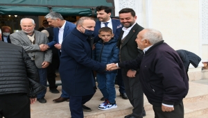 AK Parti Grup Başkanvekili Turan, bayram namazını Lapseki'de kıldı: