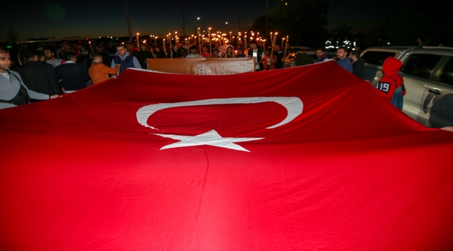 AK Partili Kurtulmuş, Diyarbakır'da "Fetih Yürüyüşü"ne katıldı: