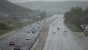 Ankara'ya giriş noktalarında bayram dönüşü yoğunluğu yaşanıyor
