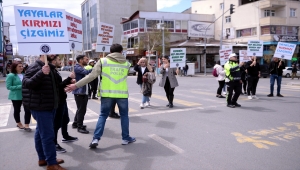 Ardahan'da üniversite öğrencilerinden "trafikte farkındalık" eylemi