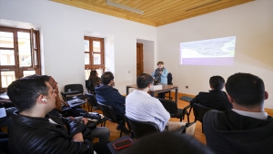 Ayasofya Camii'nde görevli personele sanat tarihi uzmanlarından ders veriliyor 