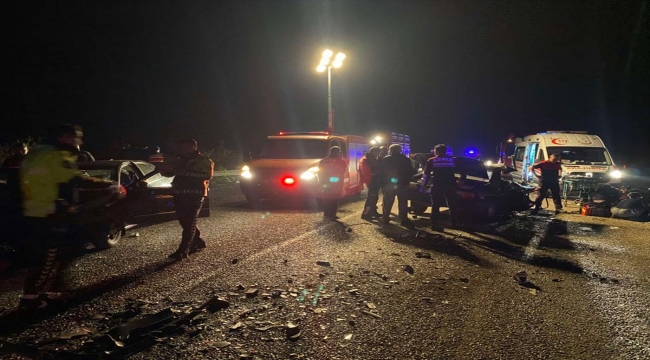 Aydın'da iki otomobilin çarpışması sonucu 6 kişi yaralandı