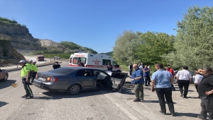 Bartın'da iki otomobilin çarpıştığı kazada 8 kişi yaralandı