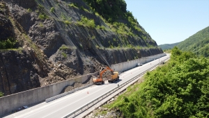 Bartın-Karabük kara yolundaki heyelan bölgesinde güçlendirme çalışması