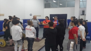 Başkan Ünlü'den Dünya Şampiyonası'na hazırlanan "yıldız" haltercilere ziyaret 