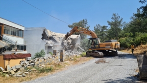 Bodrum'da imara aykırı yapılar yıkılıyor