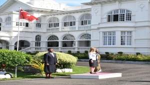 Büyükelçi Ünsay, Fiji Cumhurbaşkanı Katonivere'ye güven mektubunu sundu