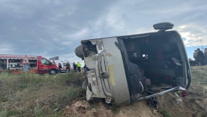 Çankırı'da işçi servisinin devrilmesi sonucu 18 kişi yaralandı