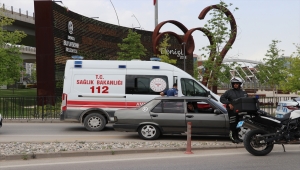 Denizli'de otomobilin çarptığı polis memuru yaralandı