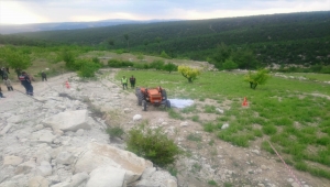 Denizli'de traktörden düşen sürücü öldü