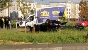 Diyarbakır'da kamyonet ile otomobilin çarpıştığı kazada 2 kişi öldü, 2 kişi yaralandı