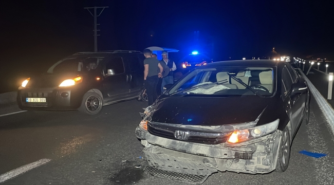Elazığ'da otomobil ile hafif ticari aracın çarpıştığı kazada 5 kişi yaralandı 