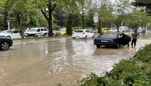 Elazığ'da sağanak ve dolu trafikte aksamalara neden oldu 