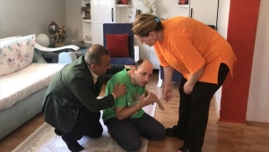 Engelli oğluna akülü sandalye alırken dolandırılan kadının mağduriyeti giderildi 