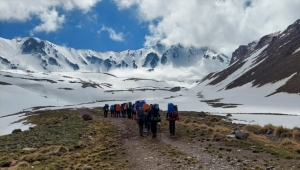Erciyes'in zirvesine "19 Mayıs" tırmanışı