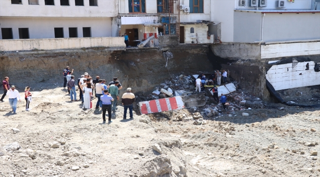 Erzincan'da bir otelin eklentisinin çökmesi sonucu 2 kişi yaralandı