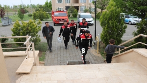 Erzincan'da polis, engelli Canahmet'e doğum günü sürprizi yaptı