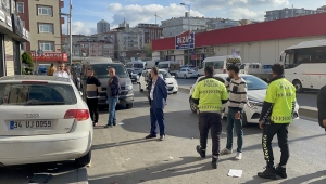 Esenler'de otomobilin kaldırıma çıkması sonucu 3 kişi yaralandı 