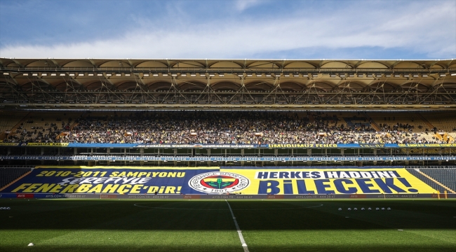 Fenerbahçe, Beşiktaş derbisi öncesi son antrenmanını taraftarına açık yaptı