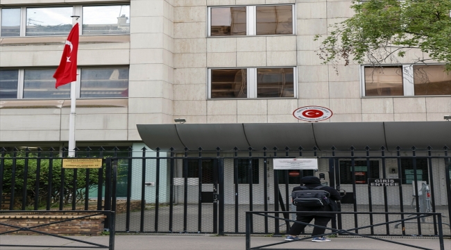 Fransa'da PKK sempatizanları Türkiye'nin Paris Başkonsolosluğuna saldırdı