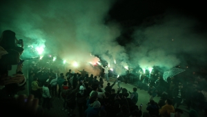 Frutti Extra Bursaspor, ULEB Avrupa Kupası'nda finale kalma başarısını taraftarlarıyla kutladı