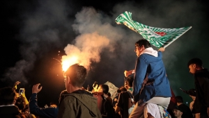 Frutti Extra Bursasporlu taraftarlar, ULEB Avrupa Kupası finalini izlemek için meydanları doldurdu