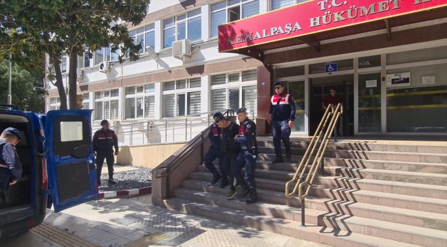 GÜNCELLEME 2 - İzmir'deki silahlı kavgada 2 kişi öldü, 1 kişi yaralandı