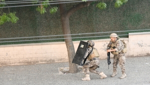 GÜNCELLEME 3 - Gaziantep Emniyet Müdürlüğü önünde bir kişi etkisiz hale getirildi