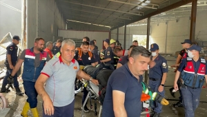 GÜNCELLEME 3 - Uşak'ta tekstil fabrikasında yangın çıktı