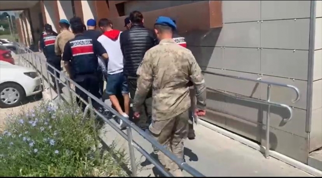 GÜNCELLEME - İzmir'de yasa dışı geçiş hazırlığındaki 118 düzensiz göçmen yakalandı