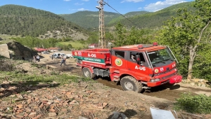 GÜNCELLEME - Kastamonu'da bir köyde çıkan yangında 2 ev ile 2 samanlık yandı