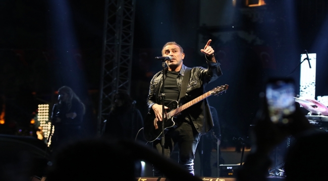 Haluk Levent, Manisa'da konser verdi