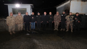 İçişleri Bakanı Süleyman Soylu, Hakkari'de yol kontrol noktalarında incelemelerde bulundu